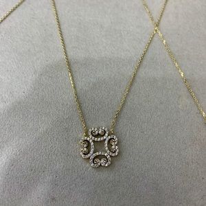WOMENS GOLD FLORAL PENDANT AND CHAIN